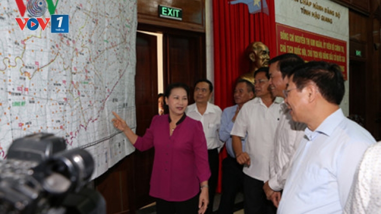 Chủ tịch Quốc hội Nguyễn Thị Kim Ngân giám sát công tác bầu cử tỉnh Hậu Giang (Thời sự trưa 8/5/2016)
