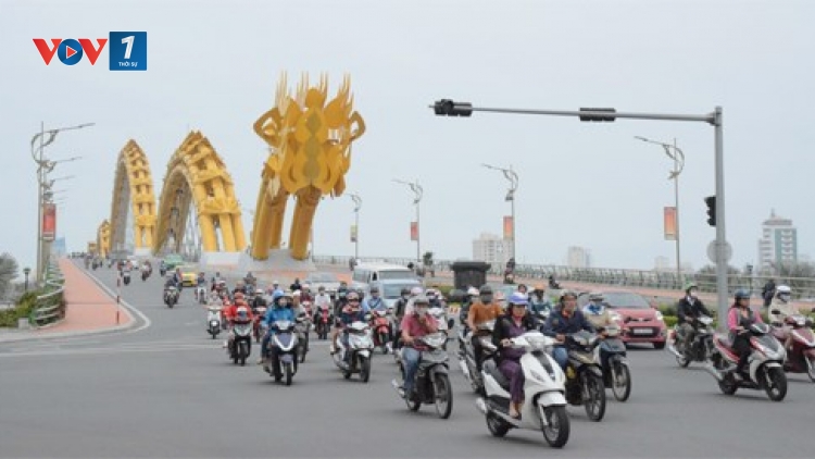 Thủ tướng Chính phủ vừa có Công điện về việc tăng cường thực hiện các biện pháp cấp bách nhằm bảo đảm trật tự an toàn giao thông trong quý 3 tới. (Thời sự đêm 25/6/2016)