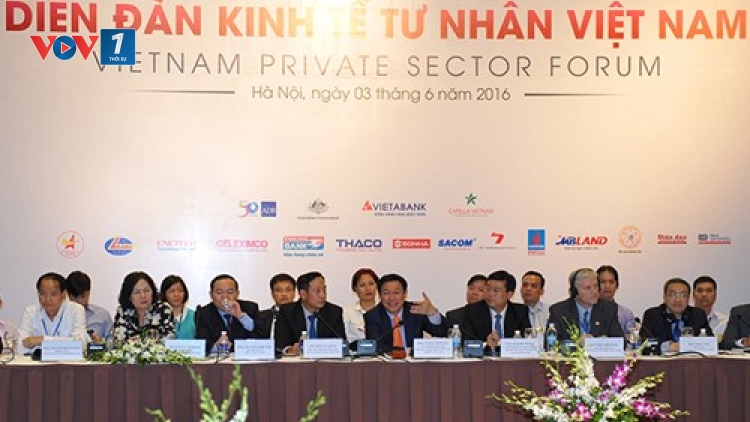 Phó Thủ tướng Vương Đình Huệ chủ trì Diễn đàn Kinh tế tư nhân Việt Nam với sự tham gia của hơn 500 doanh nhân. (Thời sự đêm 03/6/2016)
