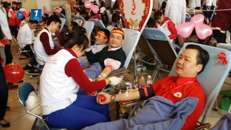 Tôn vinh 100 cá nhân hiến máu tiêu biểu nhân Ngày Thế giới tôn vinh người hiến máu với thông điệp “Hiến giọt máu đào – Trao đời sự sống” (Thời sự chiều 14/6/2016)
