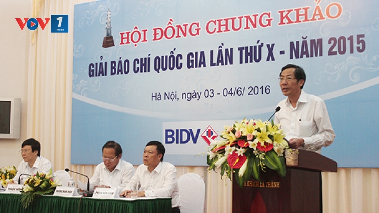Tối nay, Lễ vinh danh các tác giả và tác phẩm báo chí xuất sắc năm 2015 sẽ diễn ra tại Hà Nội. (Thời sự trưa 21/6/2016)