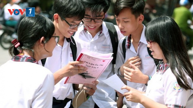 Gần 69.000 học sinh tại Thành phố Hồ Chí Minh đã kết thúc kỳ thi tuyển sinh vào lớp 10 công lập năm học 2016-2017 an toàn (Thời sự đêm 12/6/2016)