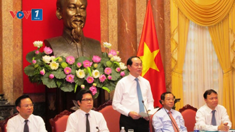 Chủ tịch nước Trần Đại Quang tiếp đoàn đại biểu các doanh nghiệp, doanh nhân tham dự Diễn đàn “Doanh nghiệp Việt: Kết nối và hội nhập trong kỷ nguyên FTA thế hệ mới”. (Thời sự chiều 23/6/2016)