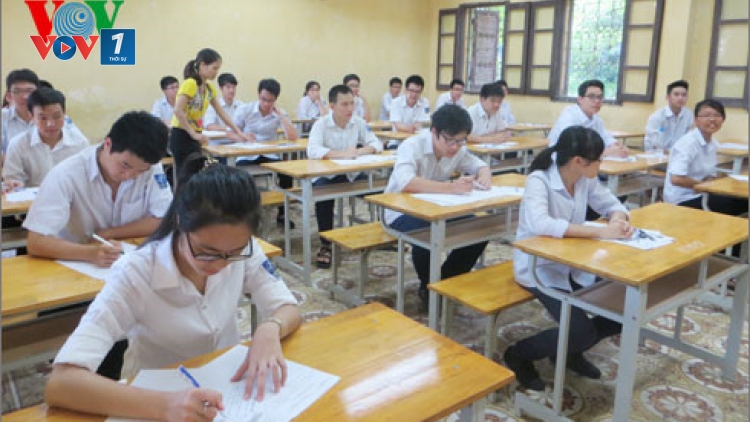 Sau 3 ngày thi Trung học phổ thông quốc gia, cả nước có 265 thí sinh vi phạm quy chế thi, trong đó 224 thí sinh bị đình chỉ thi. (Thời sự đêm 3/7/2016)