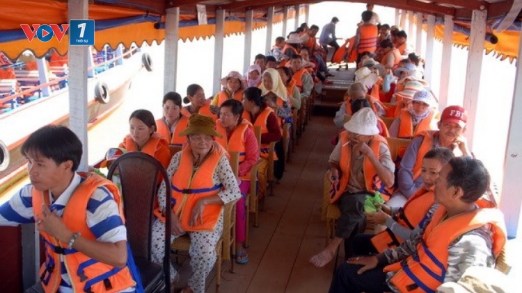 Để người tham gia giao thông đường thủy mặc áo phao (11/7/2016)