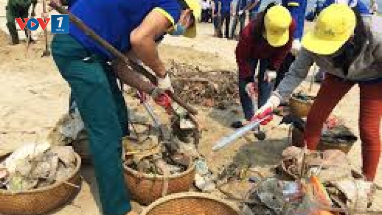 Trung ương Đoàn Thanh niên Cộng sản Hồ Chí Minh ra quân Ngày Chủ nhật xanh và Chiến dịch "Hãy làm sạch biển 2016" (Thời sự chiều 24/7/2016)