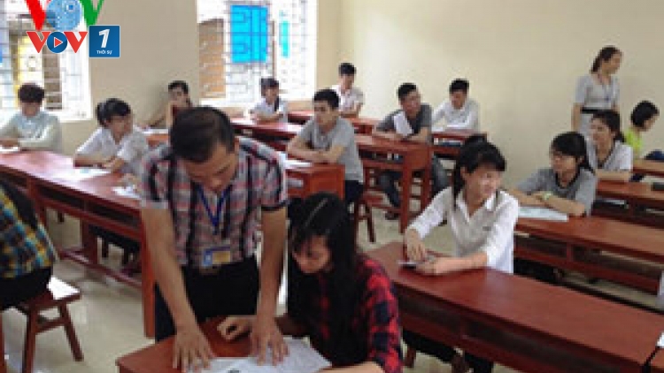 Ngày thi thứ hai của kỳ thi tốt nghiệp THPT quốc gia đã diễn ra an toàn, nghiêm túc, đúng quy chế và không xảy ra việc lộ đề thi. (Thời sự đêm 02/7/2016)