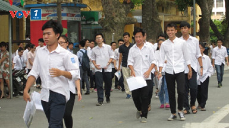 Bộ giáo dục và đào tạo cùng hơn nửa số cụm thi Trung học phổ thông Quốc gia trong số 120 cụm thi đã chính thức công bố điểm thi (Thời sự trưa 19/7/2016)