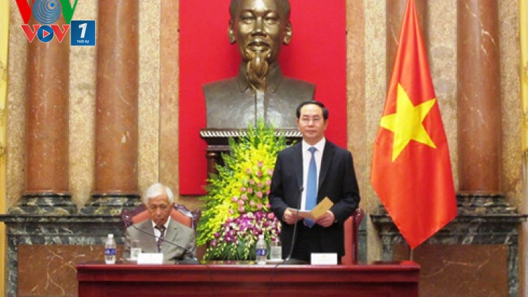 Chủ tịch nước Trần Đại Quang gặp mặt Đoàn các giáo sư đoạt giải Nobel và các nhà khoa học quốc tế tham dự Hội nghị quốc tế “Khoa học cơ bản và xã hội” (Thời sự chiều 9/7/2016)