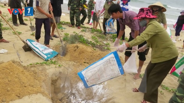 Ngư dân Quảng Bình đề nghị được kiểm tra sức khỏe; đồng thời xác định thời hạn khắc phục môi trường, giải pháp hỗ trợ ngư dân sau vụ cá chết hàng loạt do chất thải độc hại của Formosa (Thời sự trưa 9/7/2016)