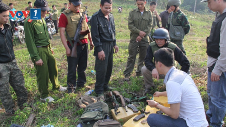 Công an Sơn La đấu súng với nhóm tội phạm ma túy nguy hiểm, thu giữ 20 bánh heroin  (Thời sự trưa 21/8/2016)