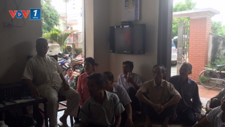Sổ đỏ đã cấp cho dân, tại sao chính quyền xã lại giữ? (25/8/2016)