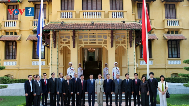 Bộ Ngoại giao tổ chức Lễ thượng cờ ASEAN, nhân kỷ niệm 49 năm ngày thành lập Hiệp hội các quốc gia Đông Nam Á (ASEAN). (Thời sự trưa 08/8/2016)