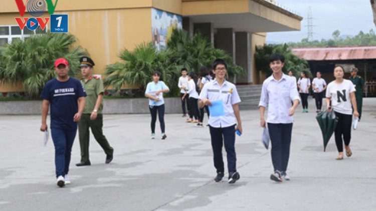 Điểm chuẩn xét tuyển của nhiều trường đại học thấp hơn năm 2015 (Thời sự chiều 14/8/2016)