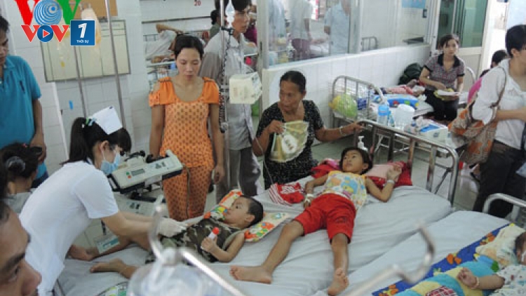 Sốt xuất huyết gia tăng ở thành phố Hồ Chí Minh và khu vực Đông Nam Bộ, đã có nhiều trường hợp tử vong (Thời sự đêm 17/8/2016)