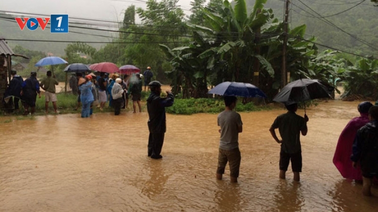 Đến nay mưa lũ tại các tỉnh miền núi phía Bắc đã làm 13 người chết và mất tích (Thời sự đêm 5/8/2016)