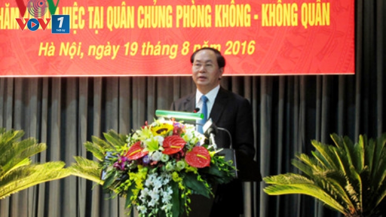 Chủ tịch nước Trần Đại Quang thăm và làm việc với Quân chủng Phòng không - Không quân, nhân kỷ niệm 71 năm Cách mạng tháng Tám và Quốc khánh 2/9 (Thời sự chiều 19/8/2016)