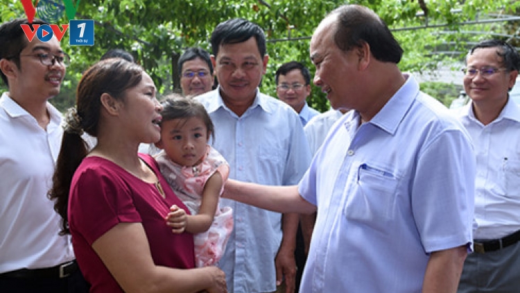 Thủ tướng Nguyễn Xuân Phúc làm việc với lãnh đạo tỉnh Nghệ An về nhiệm vụ phát triển kinh tế - xã hội và thăm mô hình nông thôn mới Nam Giang ở huyện Nam Đàn (Thời sự chiều 15/8/2016)