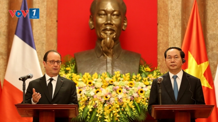 Chủ tịch nước Trần Đại Quang đón và hội đàm với Tổng thống Pháp Francois Hollande (Thời sự chiều 6/9/2016)