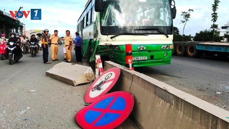 Ngày đầu tiên năm 2017, toàn quốc xảy ra 34 vụ tai nạn giao thông, làm chết 33 người (Thời sự đêm 01/01/2017)