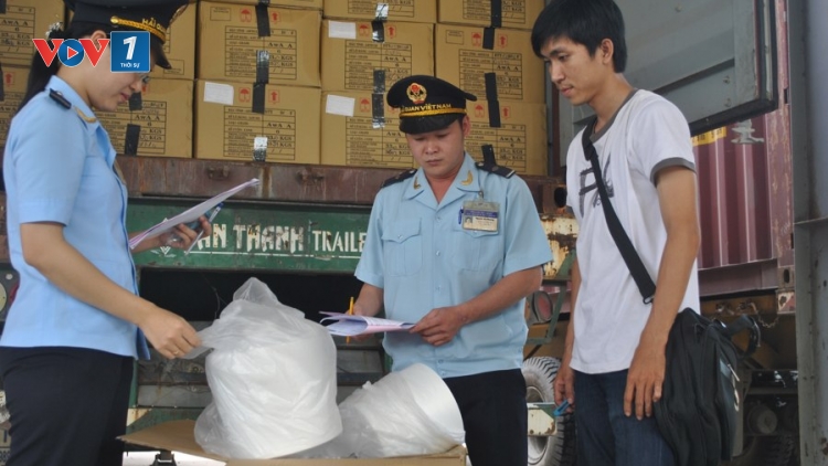 Đẩy mạnh đơn giản hóa thủ tục kiểm tra chuyên ngành: Đạo điều kiện thuận lợi cho doanh nghiệp xuất nhập khẩu (4/1/2017)