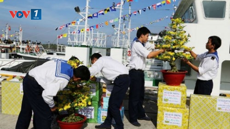 Những chuyến tàu mang mùa xuân ra đảo (15/01/2017)