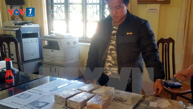 Công an Lai Châu phát hiện và bắt giữ đối tượng vận chuyển hơn 3,4 kg heroin (Thời sự đêm 14/01/2017)