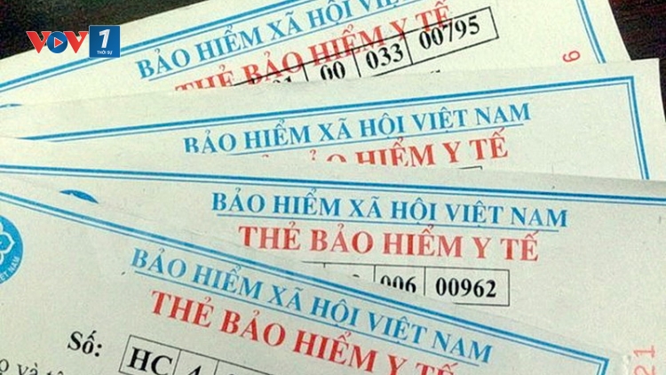Sai thông tin trên thẻ Bảo hiểm y tế, hàng trăm người dân ở Quảng Ngãi bị từ chối khám bệnh hoặc phải chi trả 100% tiền khám chữa bệnh. (Thời sự trưa 25/10/2017)