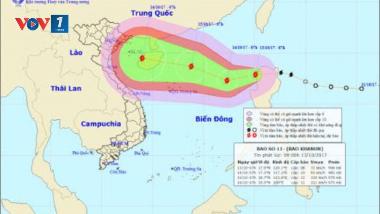 Một cơn bão mới vừa hình thành giật cấp 10 đã vào biển Đông, trở thành cơn bão số 11 trong năm nay (Thời sự trưa 13/10/2017)