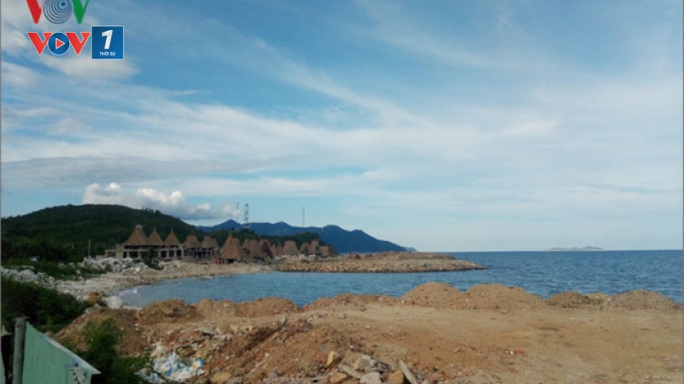 Khánh Hòa: Báo động tình trạng đổ đất xuống biển, lấn vịnh Nha Trang (12/10/2017)