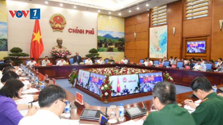 Chủ trì Hội nghị trực tuyến toàn quốc về tăng cường công tác quản lý bảo vệ rừng, Thủ tướng Nguyễn Xuân Phúc chỉ đạo không có vùng cấm trong xử lý vi phạm (Thời sự trưa 14/10/2017)