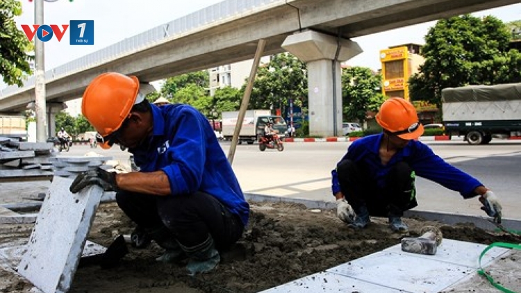 Lát đá vỉa hè Hà Nội: Lãng phí và sự thiếu công khai minh bạch (6/12/2017)