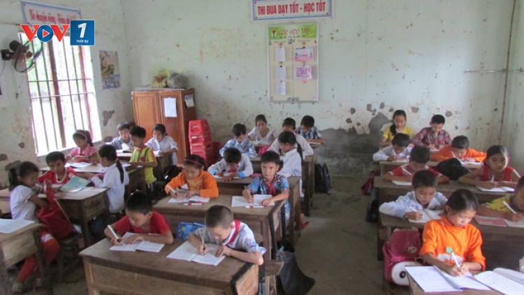 Cảnh báo tình trạng xuống cấp của các công trình xây dựng trong trường học (20/2/2017)