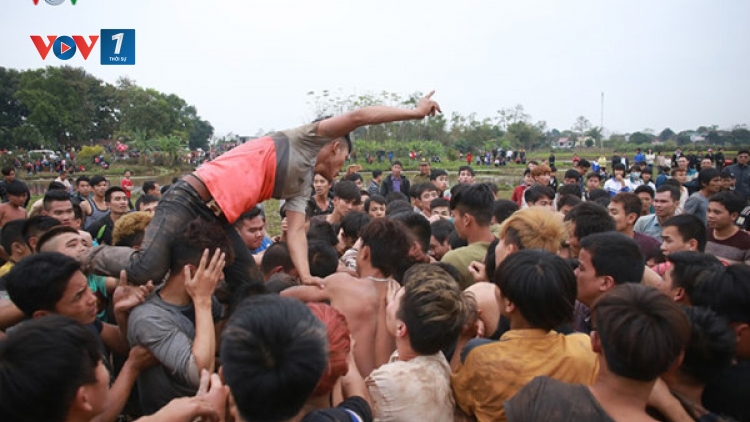 Thủ tướng Chính phủ có chỉ thị chấn chỉnh công tác quản lý lễ hội, trong đó yêu cầu không thực hiện các nghi lễ có tính bạo lực, trái với truyền thống yêu hòa bình và nhân ái của dân tộc (Thời sự đêm 20/2/2017)