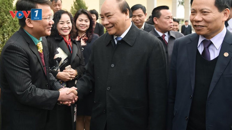 Thủ tướng Nguyễn Xuân Phúc yêu cầu Bắc Ninh nỗ lực trở thành thủ phủ sản xuất điện tử khu vực Châu Á (Thời sự trưa 13/02/2017)