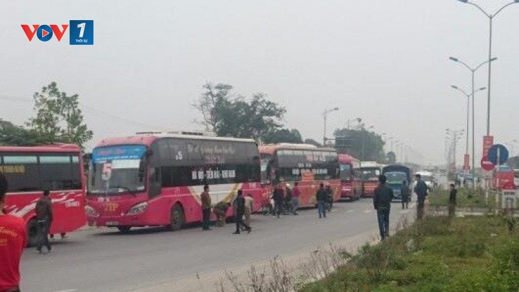Chiều mai, Bộ Giao thông Vận tải sẽ đối thoại với các nhà xe về vấn đề phân tuyến tại Hà Nội. (Thời sự đêm 28/02/2017)