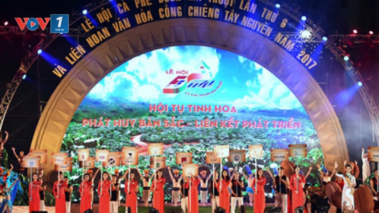 Thủ tướng Nguyễn Xuân Phúc dự lễ khai mạc Lễ hội cà phê Buôn Ma Thuột lần thứ 6 và Liên hoan văn hóa Cồng chiêng Tây Nguyên tại tỉnh Đắc Lắc. (Thời sự đêm 10/3/2017)