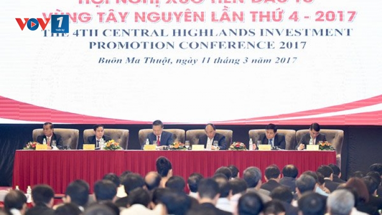 Thủ tướng Nguyễn Xuân Phúc dự Hội nghị Xúc tiến đầu tư vùng Tây Nguyên năm 2017. (Thời sự trưa 11/3/2017)