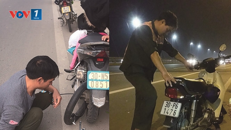 Đội vá xe miễn phí trên cầu Nhật Tân, Hà Nội (20/4/2017)