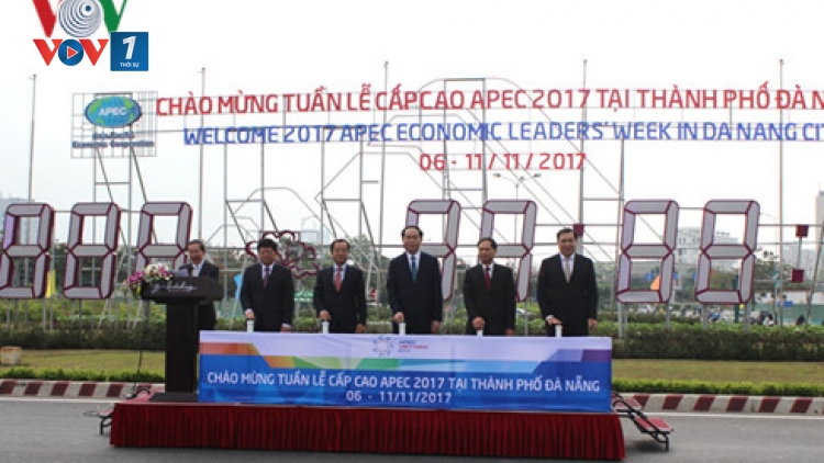 Chủ tịch nước Trần Đại Quang dự Lễ khởi động đồng hồ đếm ngược chào mừng Tuần lễ cấp cao APEC 2017 tại Đà Nẵng (Thời sự trưa 18/4/2017)