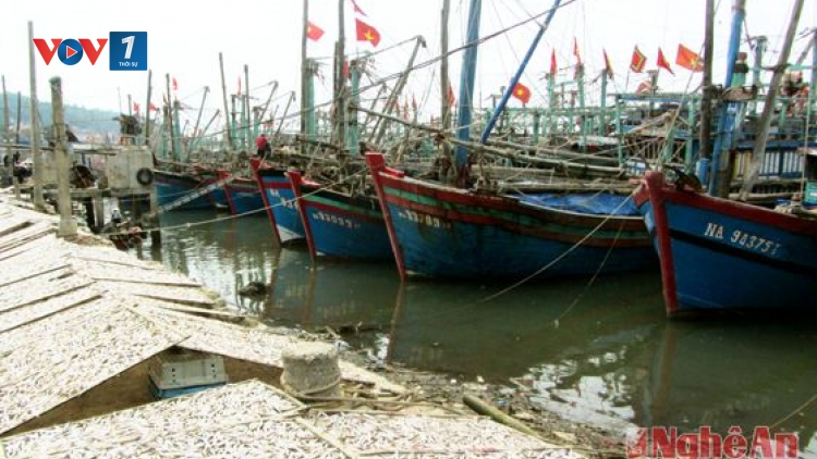 Ngư dân huyện Quỳnh Lập, Nghệ An mạnh dạn đầu tư tàu công suất lớn để chuyển đổi nghề khai thác (10/4/2017)