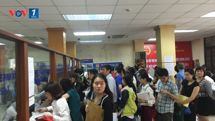 31% số doanh nghiệp được hỏi cho biết, vẫn phải chi trả chi phí không chính thức trong quá trình thực hiện thủ tục hải quan (Thời sự đêm 27/4/2017)