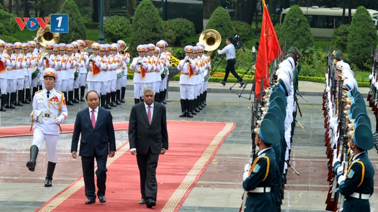 Thủ tướng Nguyễn Xuân Phúc chủ trì lễ đón Thủ tướng Sri Lanka Ranil Wickremesinghe và phu nhân thăm chính thức Việt Nam từ ngày 16 - 19/4 (Thời sự trưa 17/4/2017)