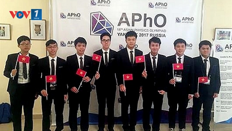 7 thí sinh Việt Nam giành giải thưởng Olympic Vật lý châu Á năm nay (Thời sự đêm 8/5/2017)