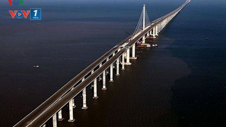 Thông xe kỹ thuật cầu vượt biển Tân Vũ - Lạch Huyện, thành phố Hải Phòng dài hơn 5km. (Thời sự trưa 14/5/2017)