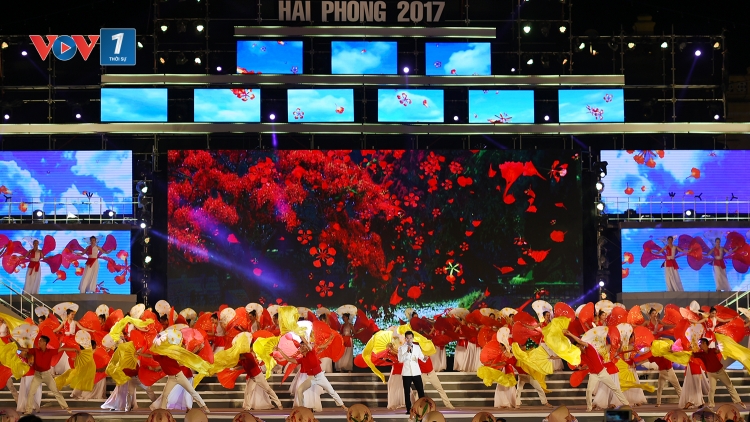 Thủ tướng Nguyễn Xuân Phúc tham dự Lễ hội Hoa phượng đỏ 2017 với chủ đề: "Hải Phòng vươn ra biển lớn" (Thời sự đêm 13/5/2017)