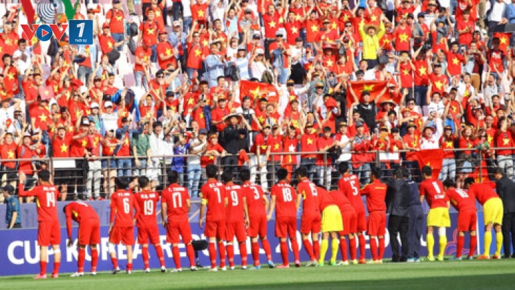 Người hâm mộ Việt Nam tự hào dù đội tuyển bóng đá nam U20 Việt Nam sớm dừng bước tại sân chơi thế giới sau khi để thua 0-2 trước tuyển U20 Honduras vào chiều nay (Thời sự đêm 28/5/2017)