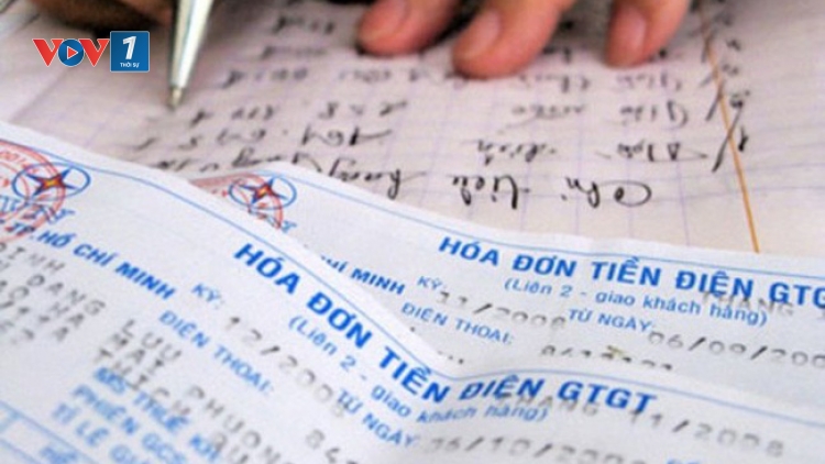 Từ hôm nay, Tập đoàn Điện lực Việt Nam được tự quyết định điều chỉnh tăng hoặc giảm giá bán điện bình quân trong phạm vi khung giá quy định (Thời sự trưa 15/8/2017)