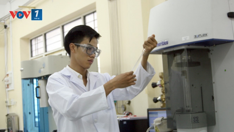 Một trong những người trẻ nhất hoàn thành chương trình tiến sỹ ở trường Đại học Bách Khoa, Đại học Quốc gia thành phố Hồ Chí Minh (17/8/2017)