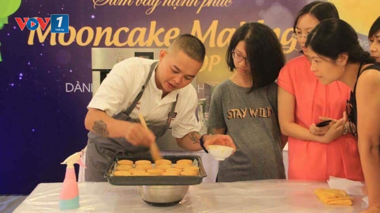 Đầu bếp Nguyễn Văn Khu, chủ tiệm bánh “Ngon Bakery” chia sẻ về bí quyết khởi nghiệp và ý nghĩa của các hoạt động thiện nguyện. (13/9/2017)